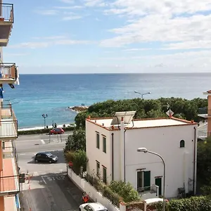 https://ampio-alloggio-molto-confortevole-7-posti-letto.hotelitalianriviera.com